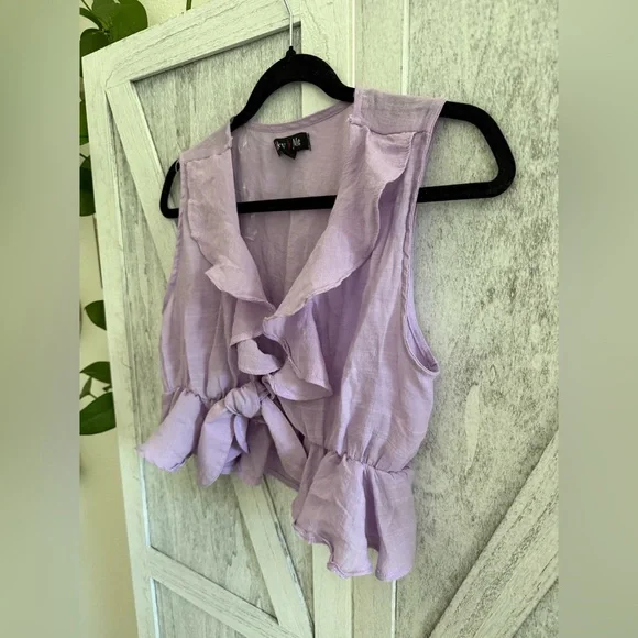 Lavender Ruffle Sleeveless Crop Top - Picture 3 of 13